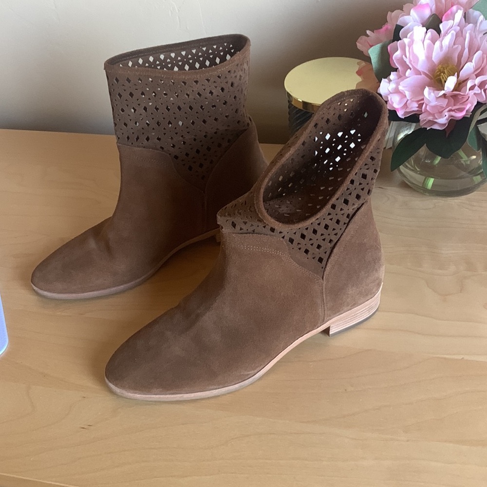 Michael Kors Sunny Bootie - Picture 3 of 6